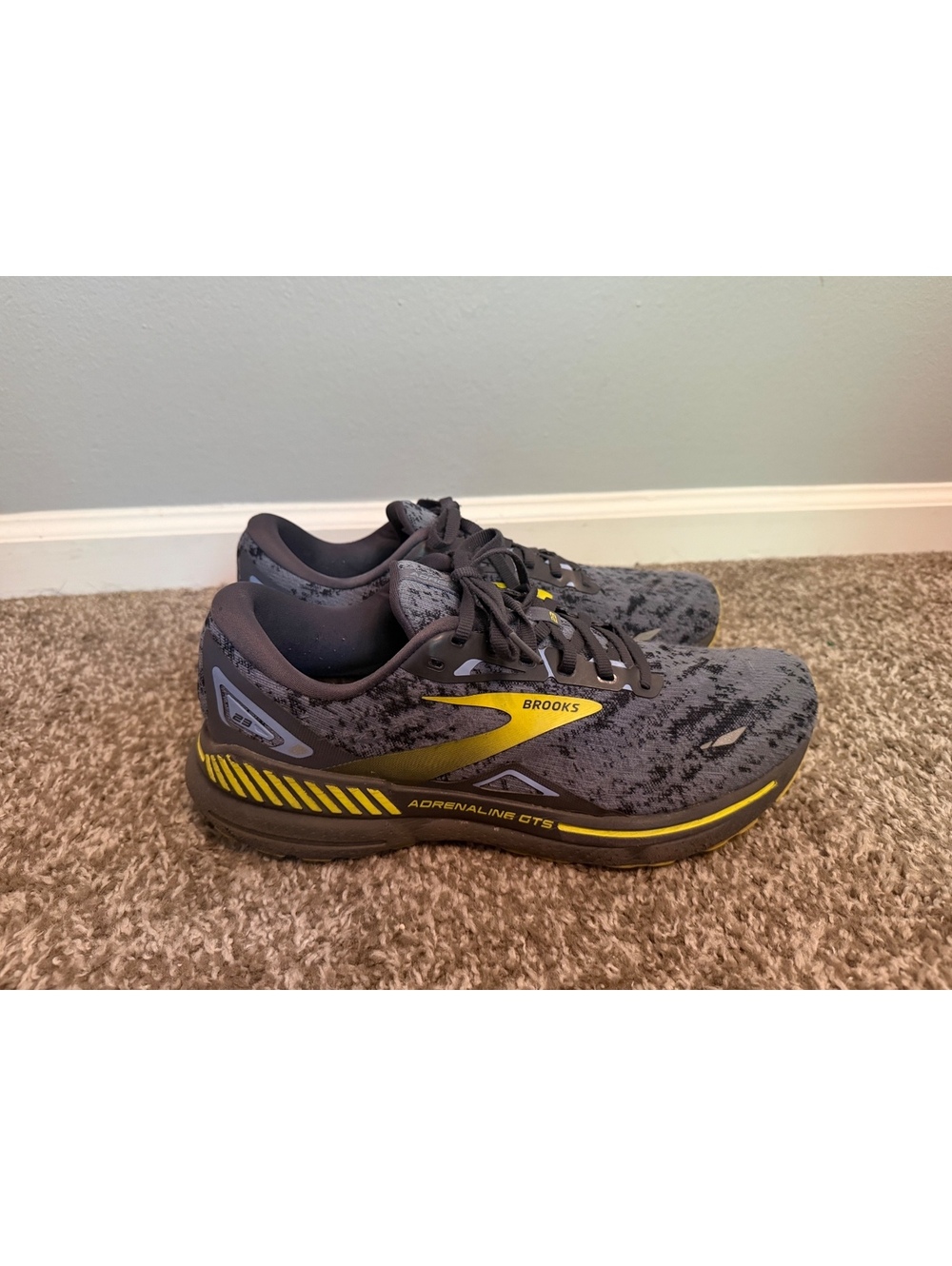 Brooks Adrenaline GTS 23 Running Shoe Men’s 11.5
